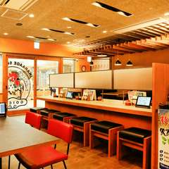 のびのびと食事を楽しめる、オープンなくつろぎ空間