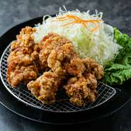 家族揃っての来店もオススメ。ボリューム満点の鶏料理＆おいしいご飯をたっぷりと楽しめる定食は、食べ盛りの子を持つ親にとっても、心強い味方となってくれそうです。