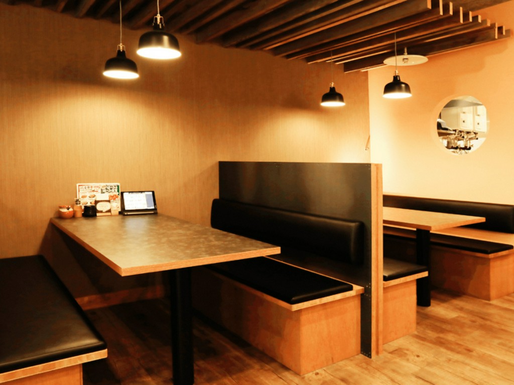 お子様連れも歓迎。幅広いシチュエーションに対応できる店内