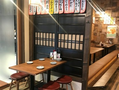 座り心地の良いイスが自慢のテーブル席