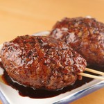 看板メニュー『おおつくね』総重量140g、圧巻の大きさは横綱級!1人1本食べていただきたい自慢の串!