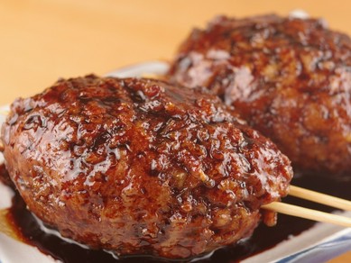 看板メニュー『おおつくね』総重量140g、圧巻の大きさは横綱級！1人1本食べていただきたい自慢の串！