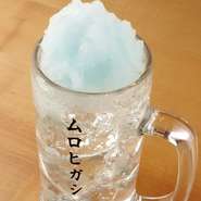 店内にあるフローズンマシーンから注がれる真っ青なフローズンをたっぷり盛り付けたオリジナルサワー！サワーとよく混ぜてお召し上がりください！