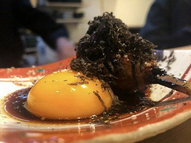 肉の旨みを堪能できる『トリュフ卵黄つくね』
