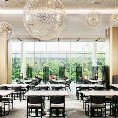 庭園を望む開放感あふれる空間