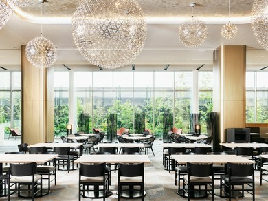 庭園を望む開放感あふれる空間