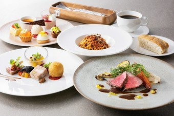 おかわり自由のドルチェ7種付きランチコース