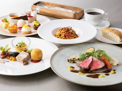 おかわり自由のドルチェ7種付きランチコース