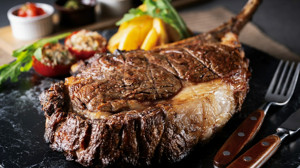 【薪窯で仕上げる肉料理】 黒毛和牛(骨付きリブロース肉)