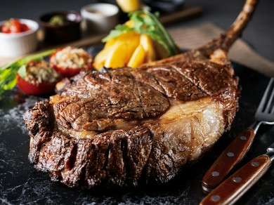 【薪窯で仕上げる肉料理】 黒毛和牛(骨付きリブロース肉)