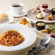 彩り豊かな前菜と選べるパスタ・リゾットが楽しめるランチコース。
季節替わりのパスタ・リゾットはお好きな1品をお選びいただけます。
