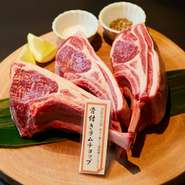 ラム肉のうま味が濃縮している骨周りが食べられる人気のメニューです！ラム肉の脂身はビタミンが豊富です！