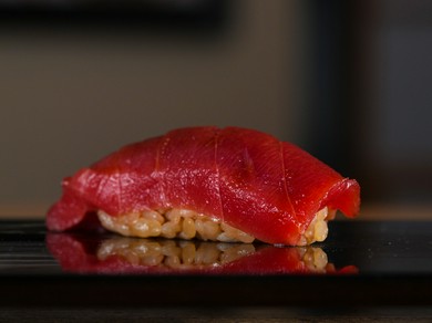 豊洲の名門鮪仲卸「やま幸」直送の最上のネタで握る『鮪の握り』