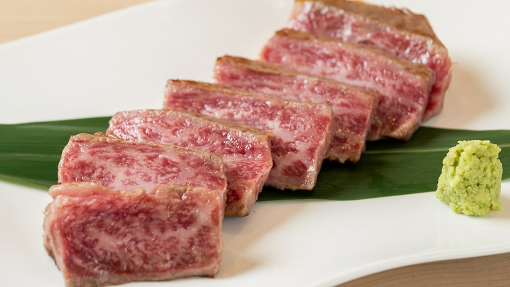 とろけるような肉の旨みを堪能する『黒毛和牛サーロイン網焼き』