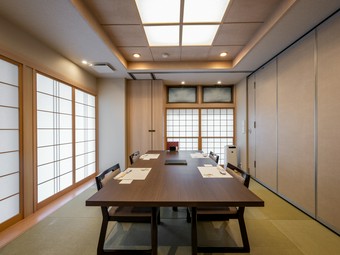 個室とパーテーションでプライベート感を大切に