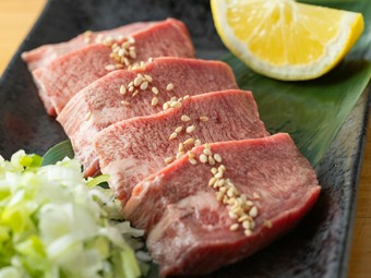 肉の旨みとジューシーさを存分に堪能『厚切り特上牛タン（1人前）』