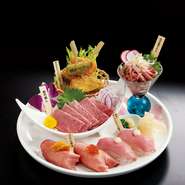 牛寿司・牛刺し・牛たんの揚げ物など、様々なメニューが一皿に！牛味蔵に初めて来たらとりあえずこれ！