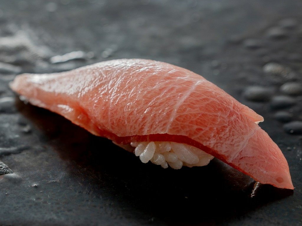 近海の旬魚介と日本各地の鮮魚が集い、シャリの旨さも感動モノ