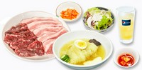 「冷麺」＋「ハラミ／豚カルビ」、スープ、キムチ、サラダ、ランチドリンク
※ドリンクは10種類から選べます