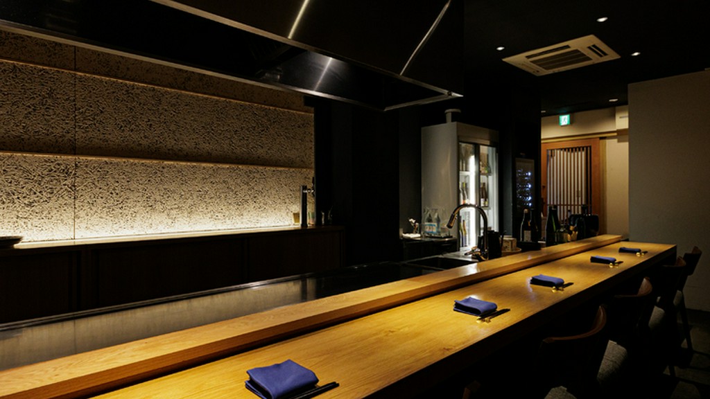 カウンター席のみのオシャレな空間で楽しむ大人時間