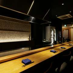 カウンター席のみのオシャレな空間で楽しむ大人時間