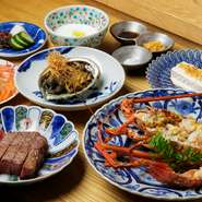 ご夫婦二人で切り盛りするアットホームな雰囲気もお店の魅力のひとつ。肩肘張らず寛いだ時間を過ごすことができます。デートの際にはその日の厳選食材を満喫できるコース料理がオススメ。
