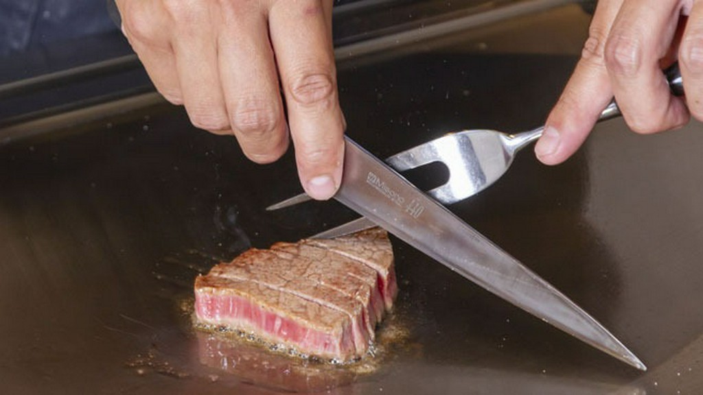 大切な記念日にこそ訪れたいライブ感も楽しめる「鉄板焼」