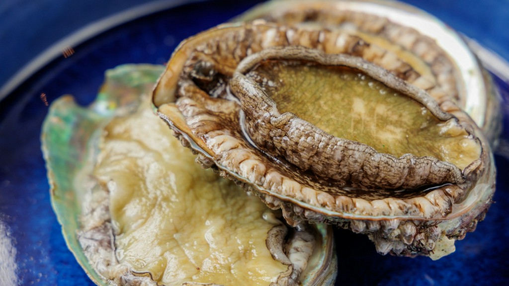 宮城や岩手から仕入れる、上質な新鮮『鮑』　