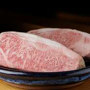 兵庫県和牛の品評会などでも賞を獲得されている、丹波篠山の溝口牧場や山崎牧場から入荷。その時々の肉質に合わせて焼き方も変え、そのおいしさを最大に引き出す調理を織りなします。

