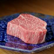 店主が目利きして入荷する厳選黒毛和牛。その日のオススメを存分に。