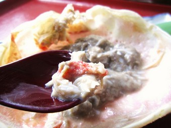 甲羅の中にたっぷり入っており、色々な楽しみ方ができる『かに味噌』