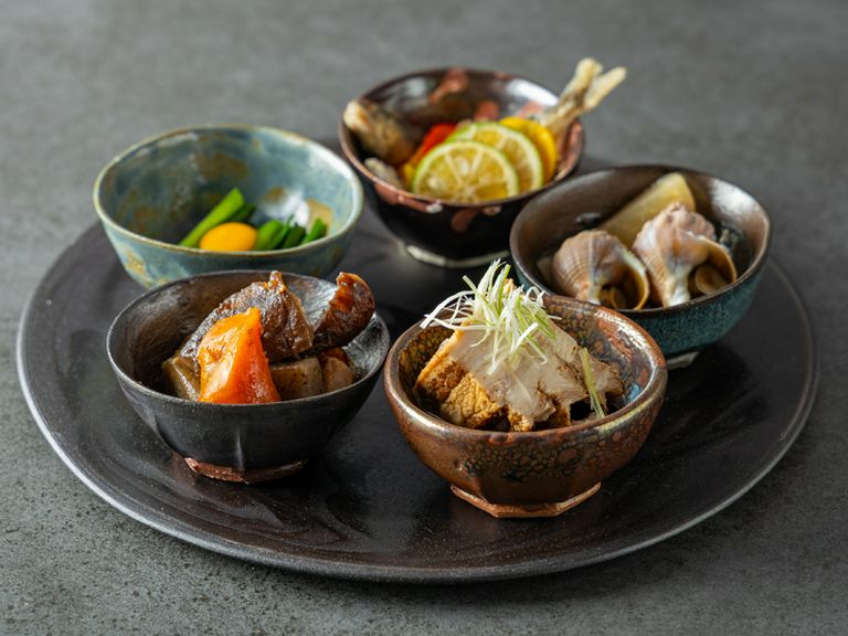 その日のイチオシをより気軽に味わう『おまかせおばんざい5種盛り』