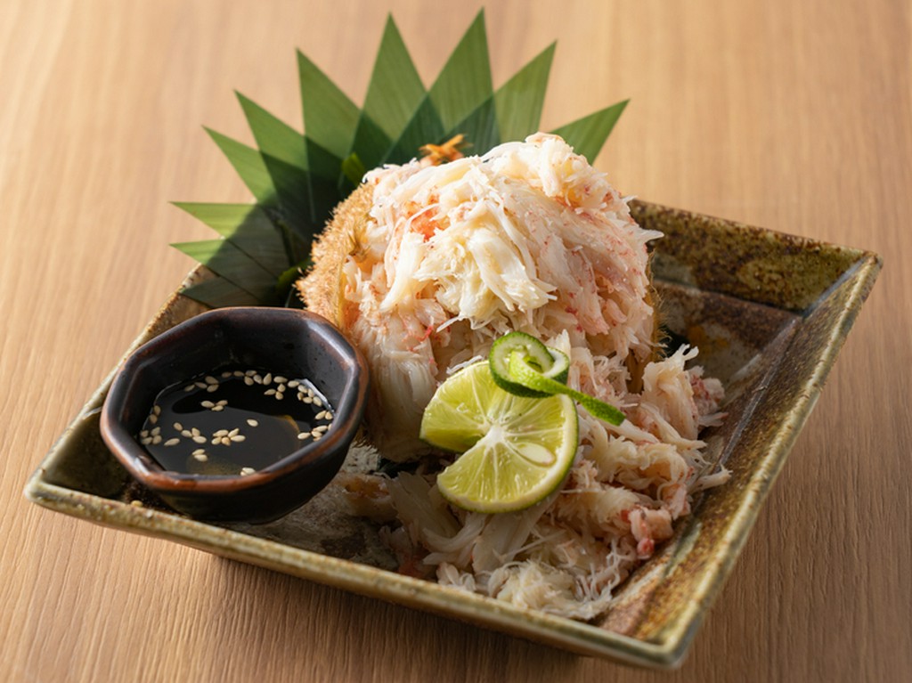 “活”ならではの甘みと旨みがたまらない！『毛蟹甲羅詰め』