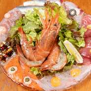 日替わりのお魚8種2切れ入った当店名物のカルパッチョ。