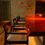 調理風景を眺められる臨場感あふれるカウンター