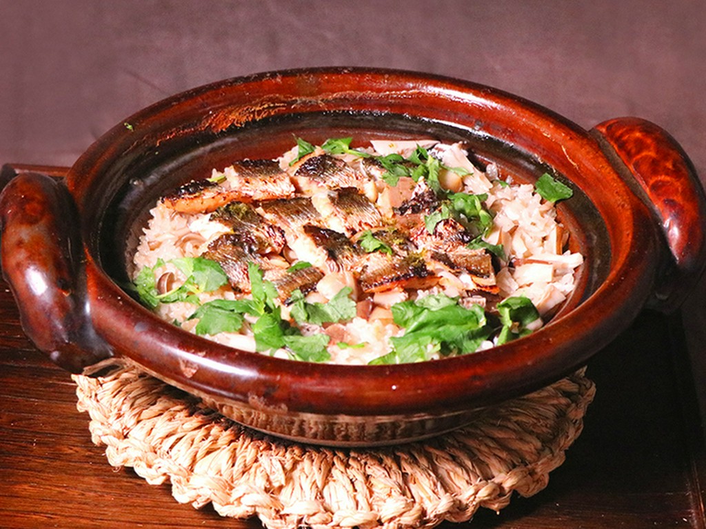 旬の食材を使用した土鍋ごはん