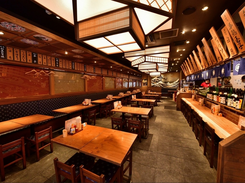 落ち着ける雰囲気の店内となっております。