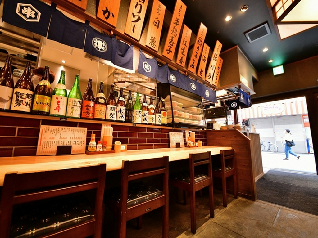 カウンターもご用意。お一人様でもお気軽にご来店いただけます。