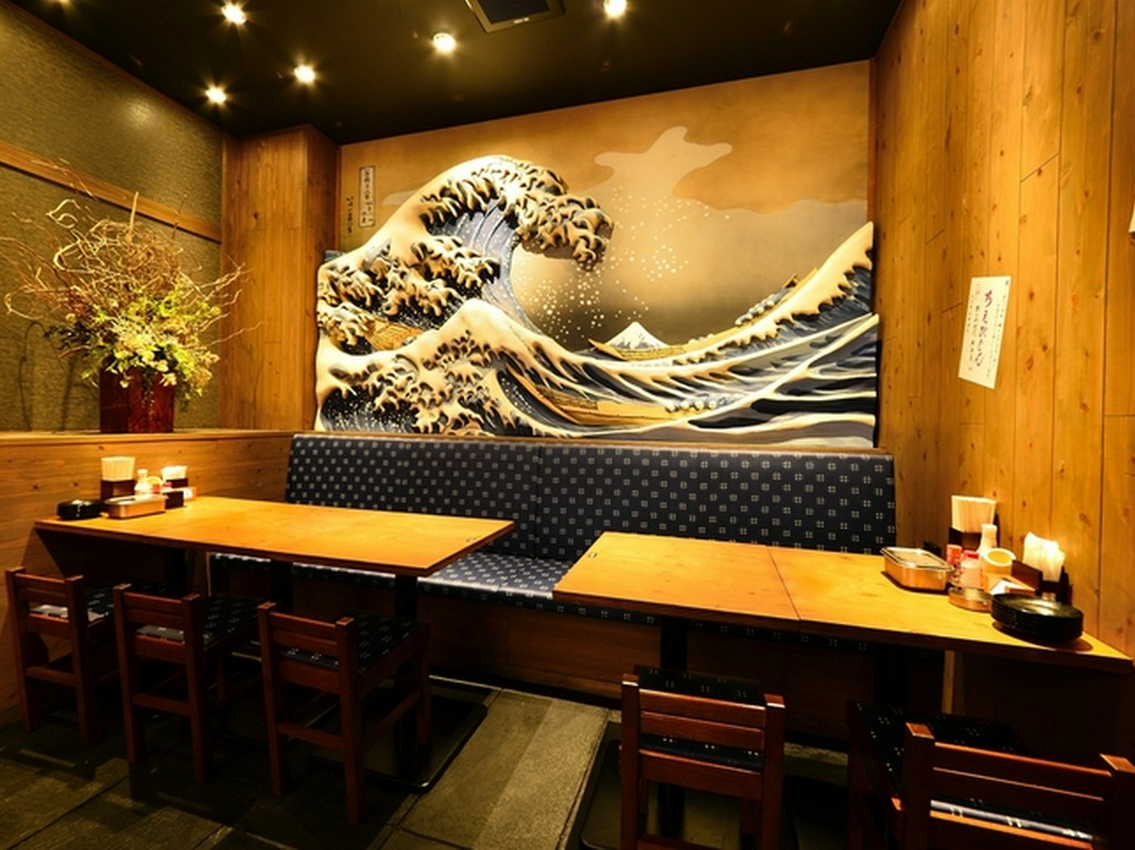 和風の波の壁がより落ち着ける空間を演出してくれています。