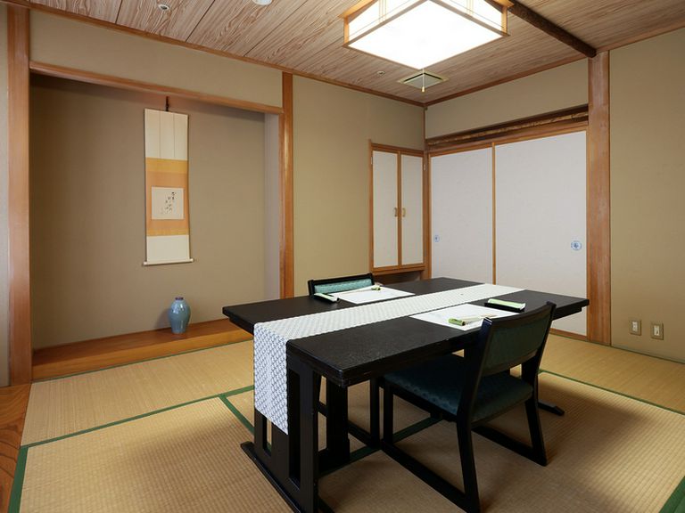 2名様から利用OKの個室も用意。非日常の食体験を二人で堪能