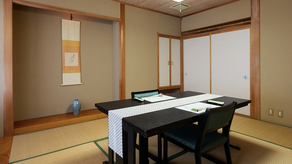 2名様から利用OKの個室も用意。非日常の食体験を二人で堪能