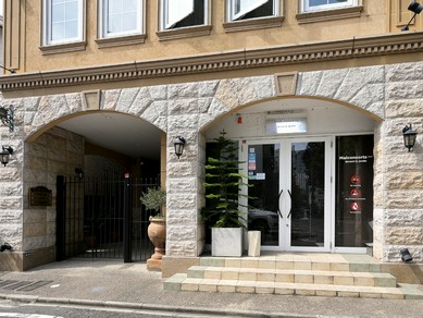 石造り風のファサードが目印！住宅街に佇む隠れ家フレンチ