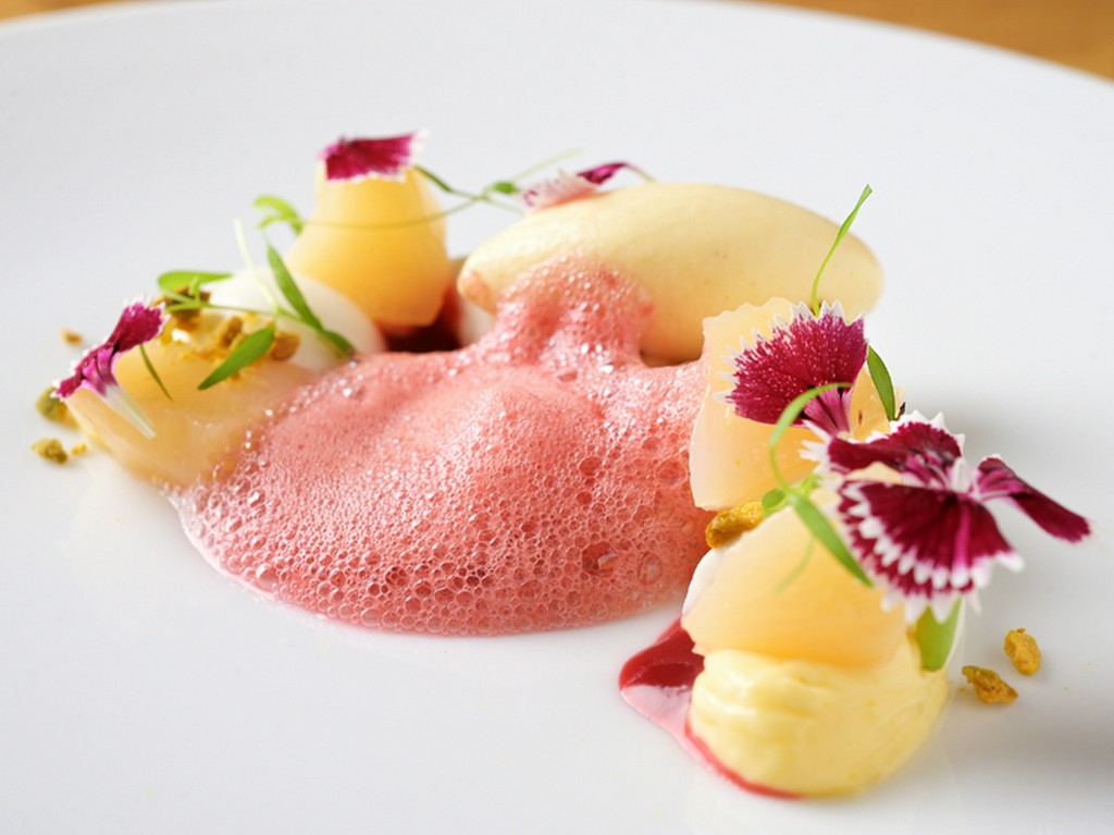 甘い物好きのシェフによるデザートが料理に余韻を添える存在に