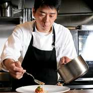 季節に合わせて旬の食材を取り入れることを意識。アレルギーや苦手食材などがあるゲストには臨機応変に対応し、すべてのゲストに満足してもらえる料理とサービスの提供をめざしています。