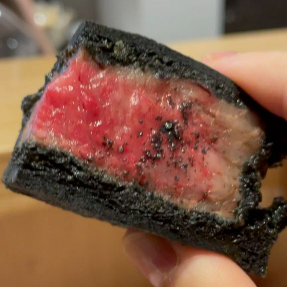 創作鉄板料理を囲む、二人だけの時間を満喫