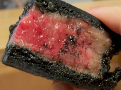 創作鉄板料理を囲む、二人だけの時間を満喫