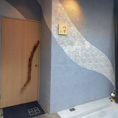 美食と静かに対峙する、幸せなひとときを