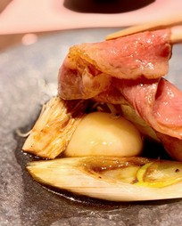 A5ランクの和牛をおいしさを堪能『鉄板すき焼き　野菜とサーロイン』