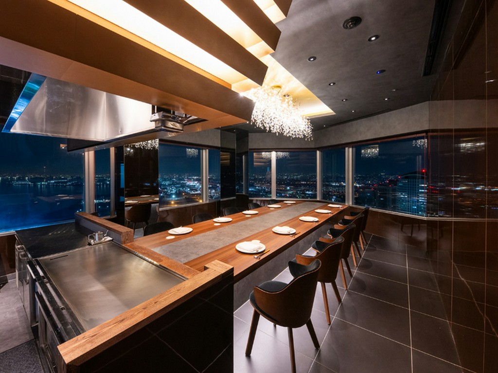 3～10名まで対応可能な完全個室で会食などにご利用ください