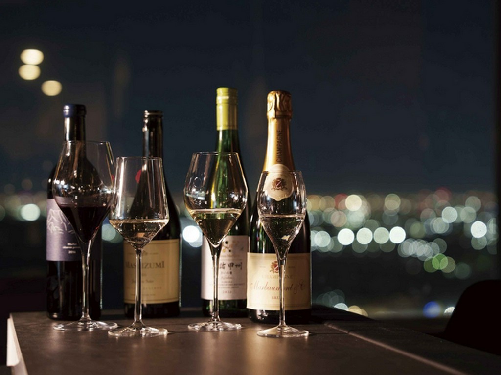 ソムリエ厳選ワインが楽しめる鉄板焼レストラン